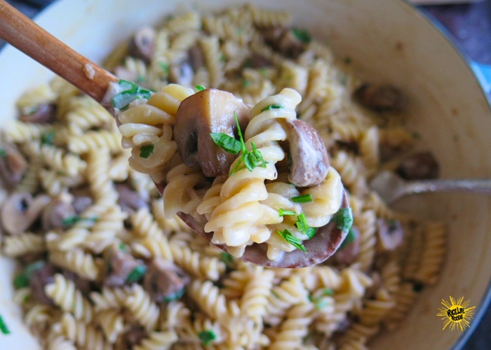 20 MIN CREAMY MISO MUSHROOM PASTA is the dinner that WOWS