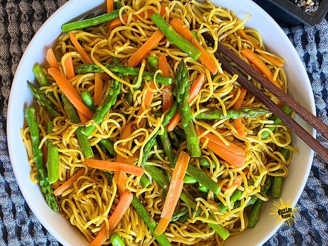 The Easiest Carrot and Asparagus Chow Mein Dinner Idea!